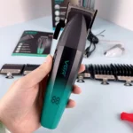 VGR V-003 Bežična Mašinica za Šišanje i Trimovanje – Profesionalni Trimer sa LED Displejom i USB Punjenjem